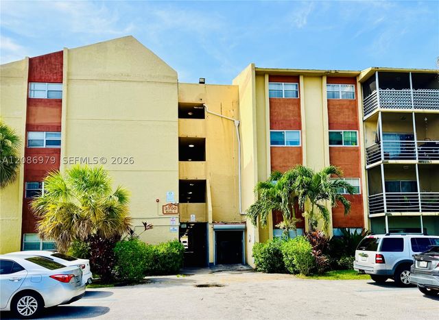 3700 NW 21st St 109, Lauderdale Lakes, FL 33311