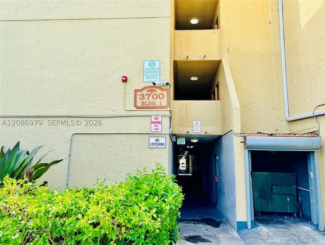 3700 NW 21st St 109, Lauderdale Lakes, FL 33311