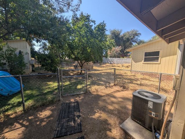 1621&1625 Ferry Street, Anderson, CA 96007