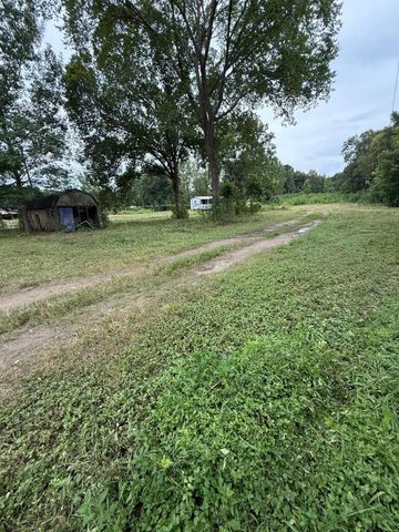 606 Highway 90, Ames, TX 77575