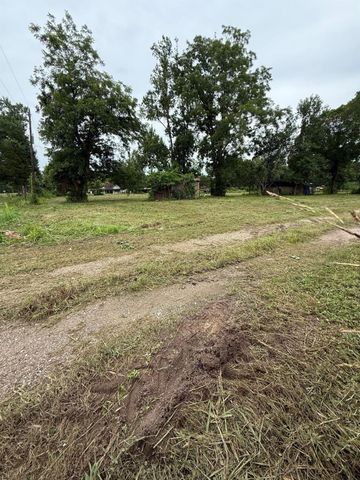 606 Highway 90, Ames, TX 77575