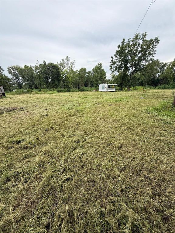 606 Highway 90, Ames, TX 77575