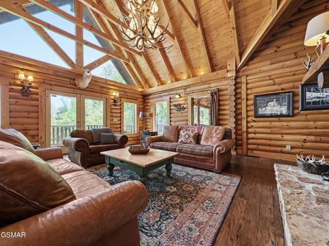 2414 Walnut Cove Way, Sevierville, TN 37862