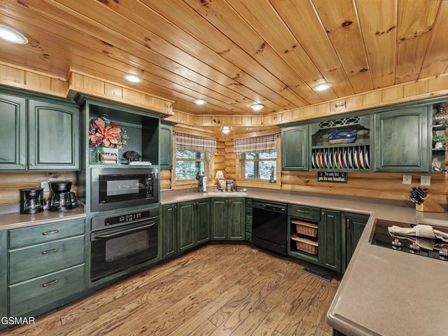 2414 Walnut Cove Way, Sevierville, TN 37862