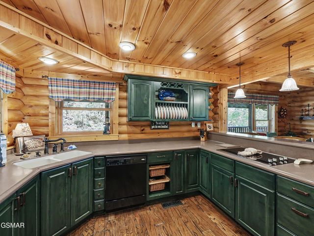 2414 Walnut Cove Way, Sevierville, TN 37862