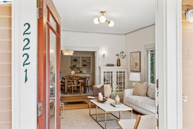 2221 Roosevelt, Berkeley, CA 94703