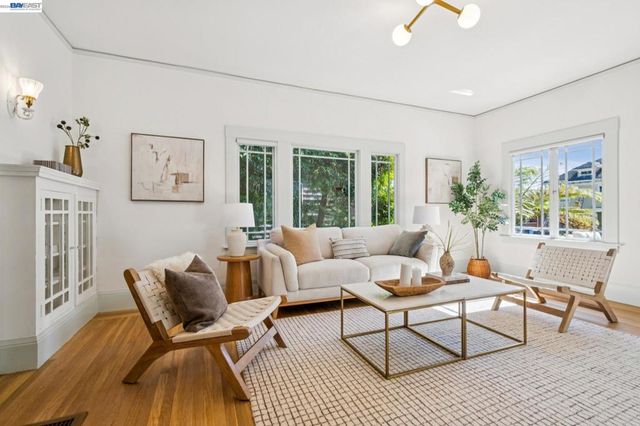 2221 Roosevelt, Berkeley, CA 94703
