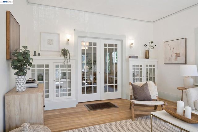 2221 Roosevelt, Berkeley, CA 94703