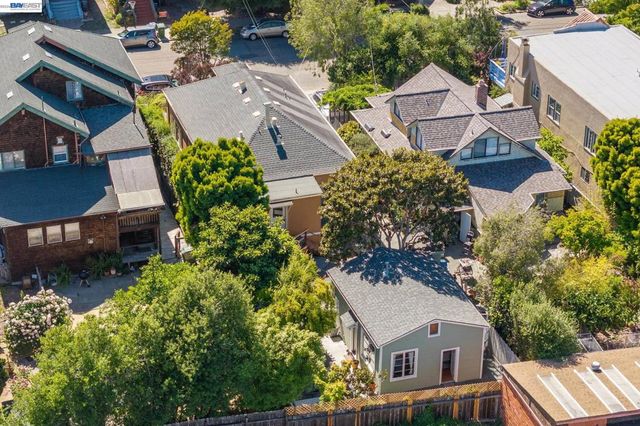 2221 Roosevelt, Berkeley, CA 94703