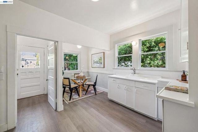 2221 Roosevelt, Berkeley, CA 94703