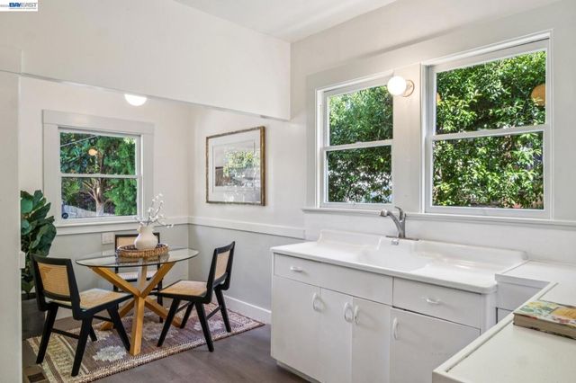 2221 Roosevelt, Berkeley, CA 94703