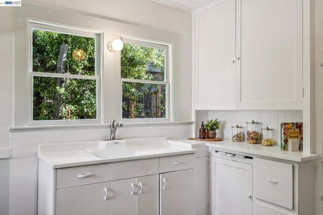 2221 Roosevelt, Berkeley, CA 94703