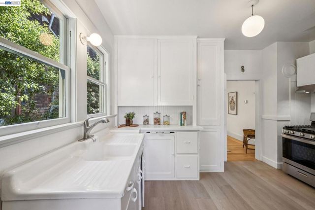 2221 Roosevelt, Berkeley, CA 94703