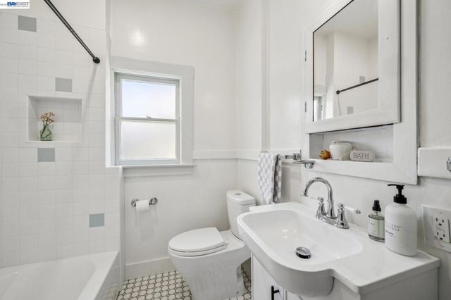 2221 Roosevelt, Berkeley, CA 94703