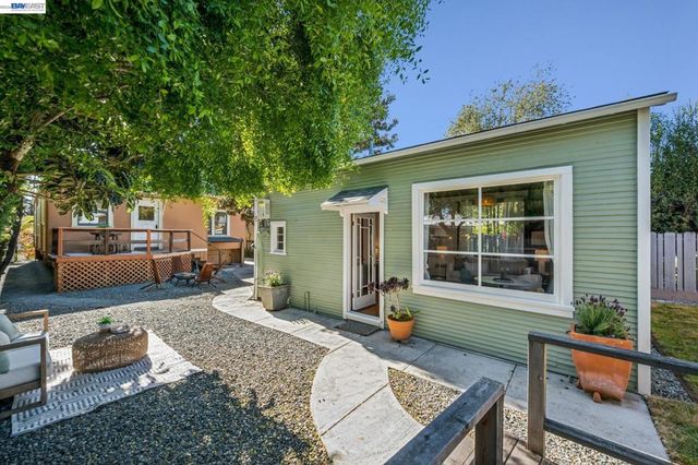 2221 Roosevelt, Berkeley, CA 94703