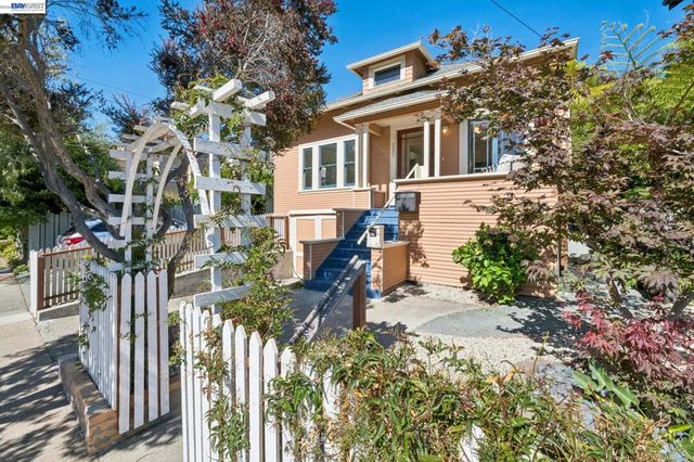 2221 Roosevelt, Berkeley, CA 94703