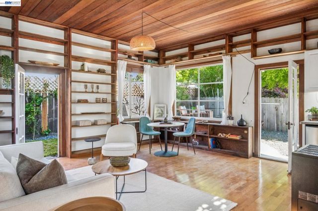 2221 Roosevelt, Berkeley, CA 94703