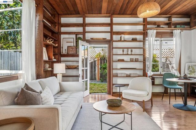 2221 Roosevelt, Berkeley, CA 94703
