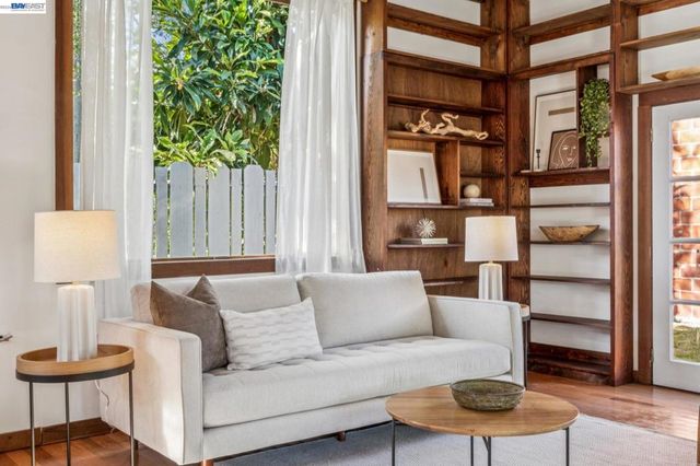 2221 Roosevelt, Berkeley, CA 94703