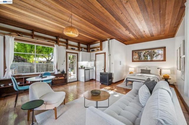 2221 Roosevelt, Berkeley, CA 94703