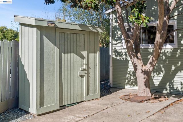 2221 Roosevelt, Berkeley, CA 94703
