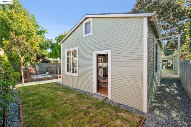 2221 Roosevelt, Berkeley, CA 94703