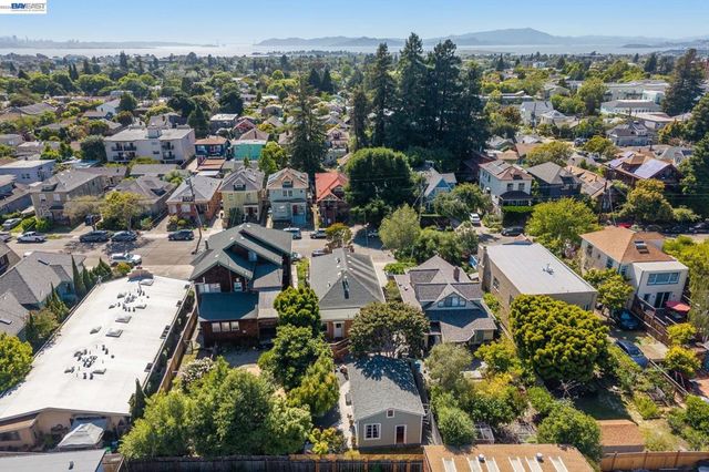 2221 Roosevelt, Berkeley, CA 94703