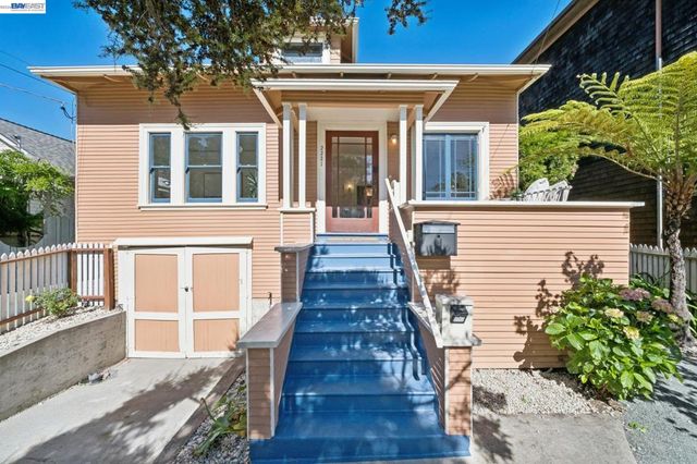 2221 Roosevelt, Berkeley, CA 94703