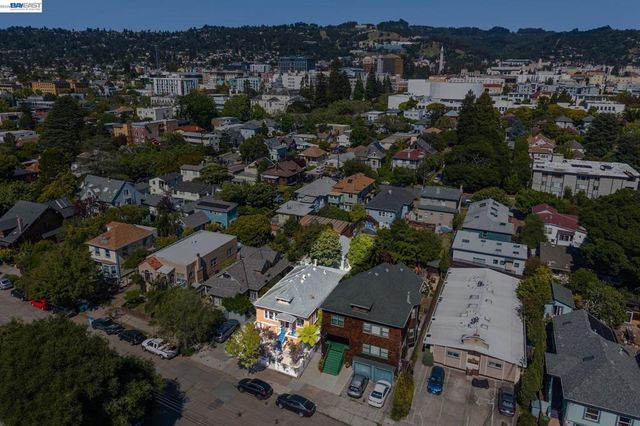 2221 Roosevelt, Berkeley, CA 94703