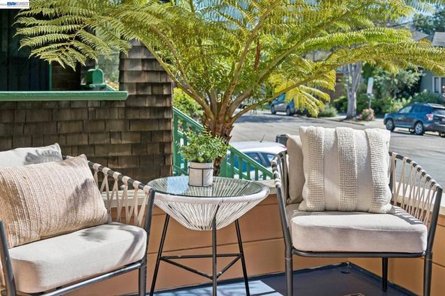 2221 Roosevelt, Berkeley, CA 94703