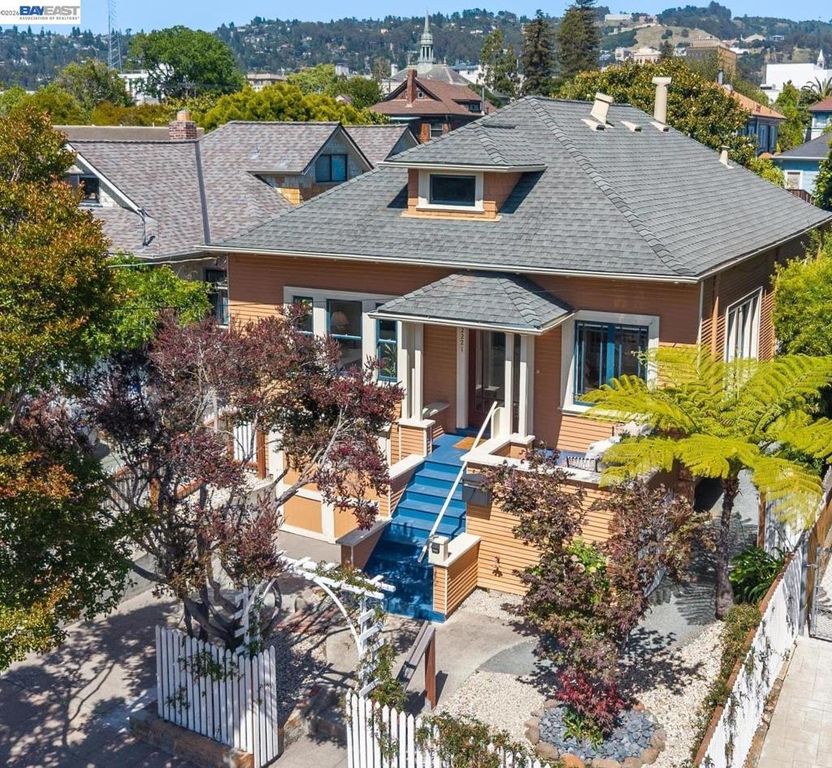 2221 Roosevelt, Berkeley, CA 94703