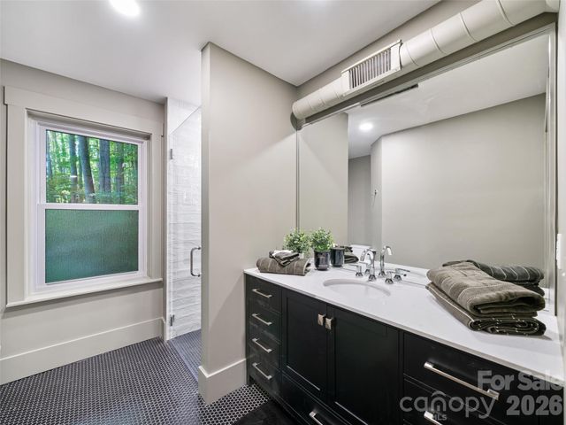 81 Summer Trees Lane, Burnsville, NC 28714
