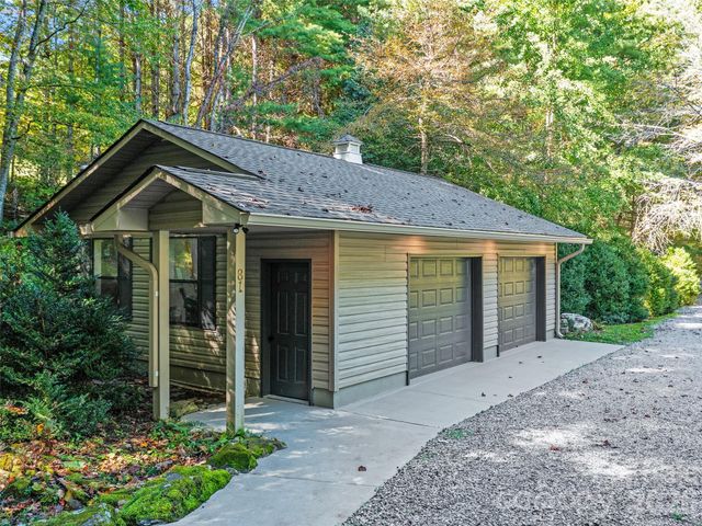 81 Summer Trees Lane, Burnsville, NC 28714