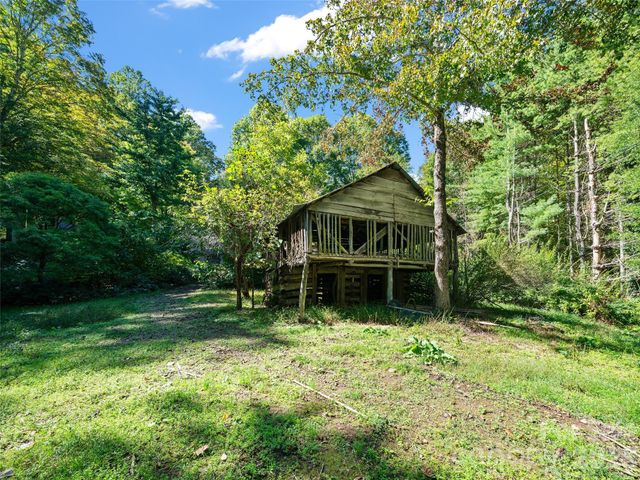 81 Summer Trees Lane, Burnsville, NC 28714