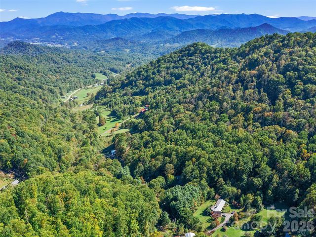 81 Summer Trees Lane, Burnsville, NC 28714