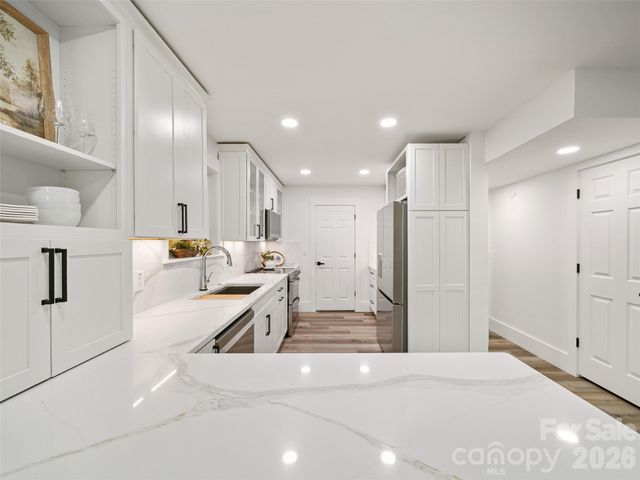 81 Summer Trees Lane, Burnsville, NC 28714