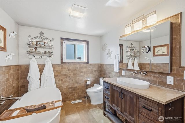 11043 Bayview Edison Road, Mount Vernon, WA 98273