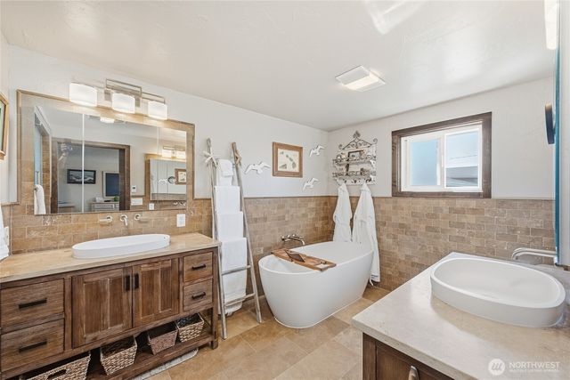 11043 Bayview Edison Road, Mount Vernon, WA 98273