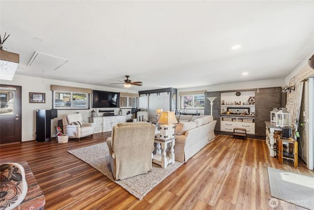 11043 Bayview Edison Road, Mount Vernon, WA 98273