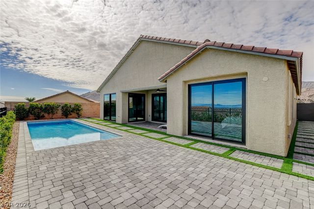 6442 Corsari Ridge Street, Las Vegas, NV 89166