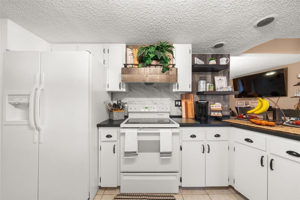 Image 11 of property listing at 4201 WESTMINSTER ROAD, Sebring, FL 33875