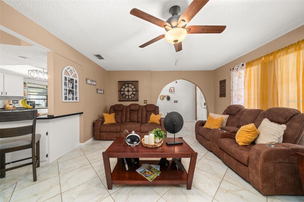 Image 5 of property listing at 4201 WESTMINSTER ROAD, Sebring, FL 33875