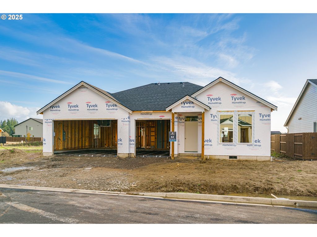 2329 E WOLFPACK St, La Center, WA 98629