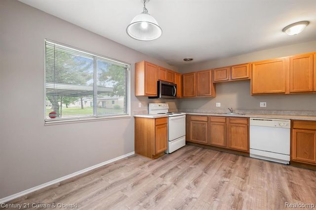 26596 Franklin Pointe Drive, Southfield, MI 48034