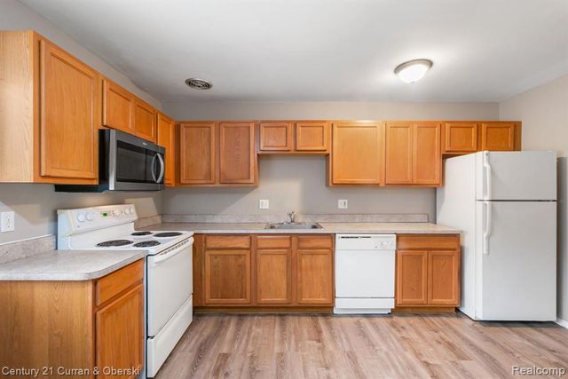26596 Franklin Pointe Drive, Southfield, MI 48034