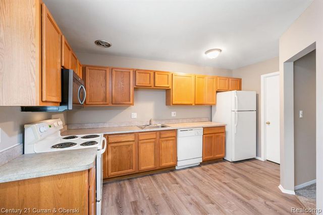 26596 Franklin Pointe Drive, Southfield, MI 48034