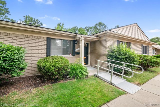 26596 Franklin Pointe Drive, Southfield, MI 48034