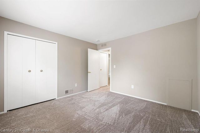 26596 Franklin Pointe Drive, Southfield, MI 48034