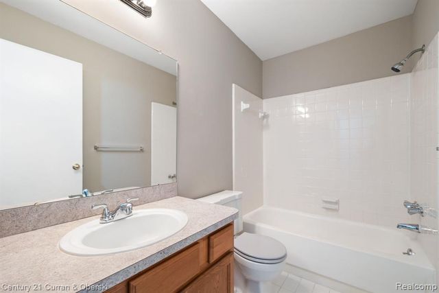 26596 Franklin Pointe Drive, Southfield, MI 48034