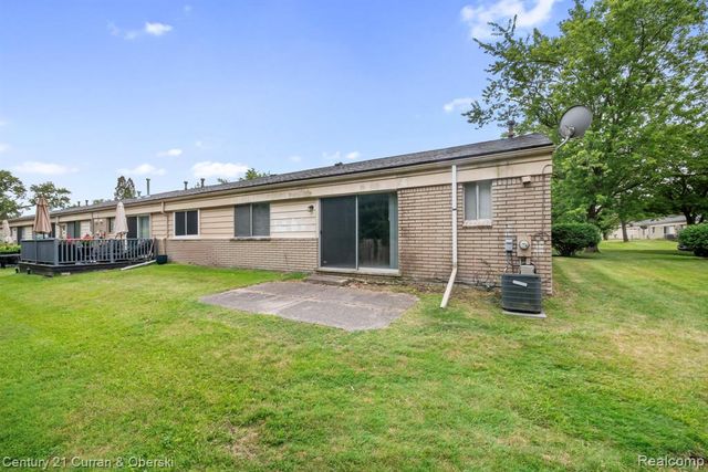 26596 Franklin Pointe Drive, Southfield, MI 48034